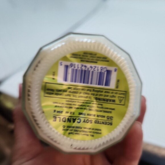 Mrs. Meyer's Clean Day Candle, Lemon Verbena, 7.2 oz new - Picture 4 of 4